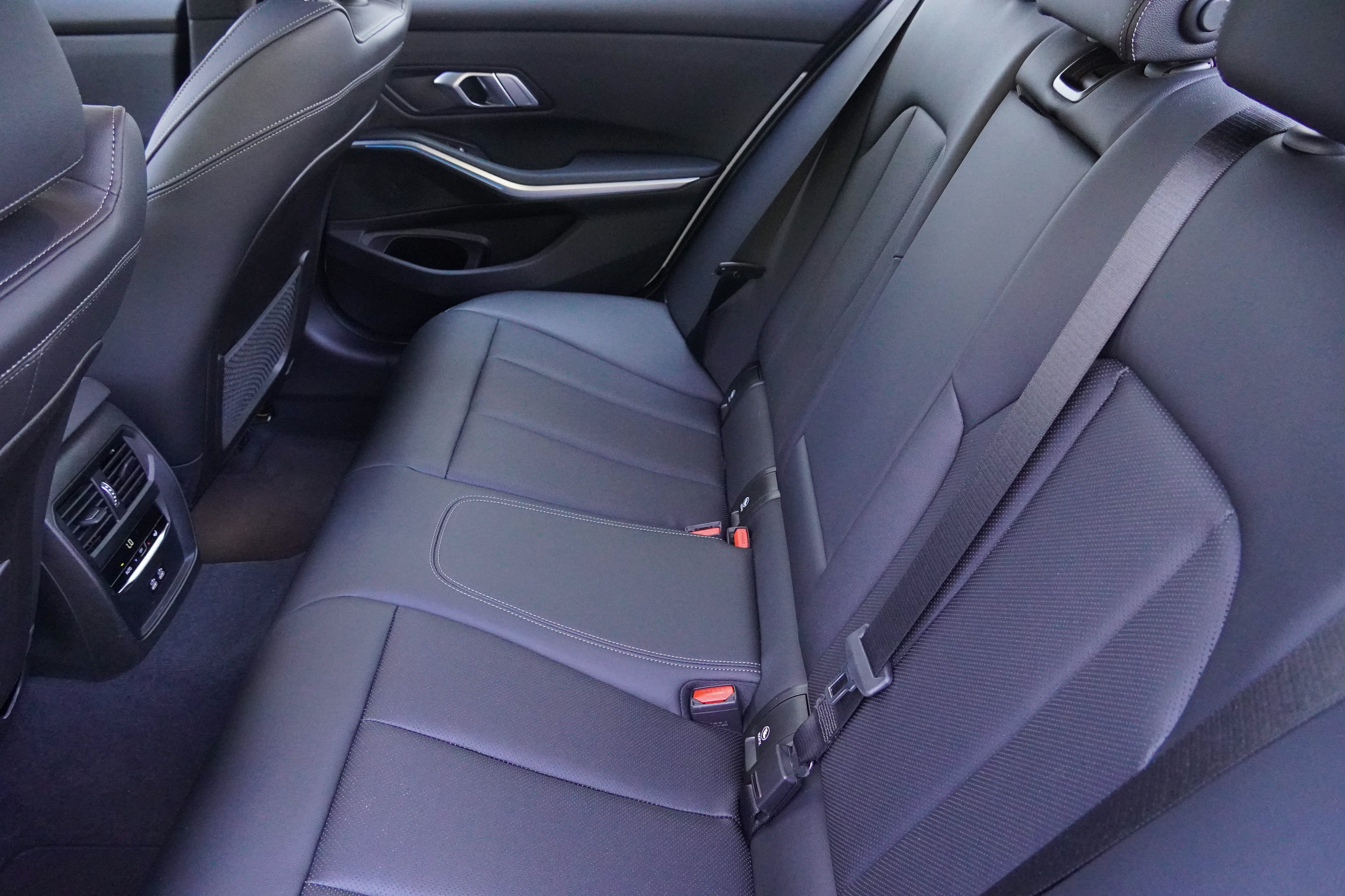Certified 2023 BMW 330i Sedan w/ Premium Package RWD image 38