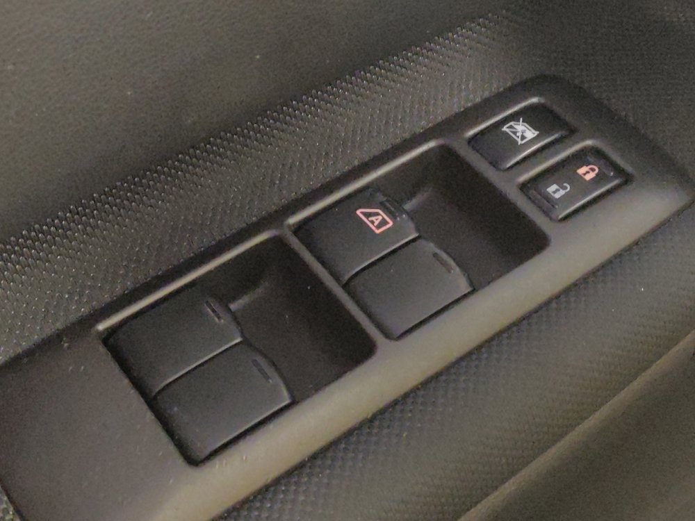Used 2015 Nissan Rogue S FWD image 27