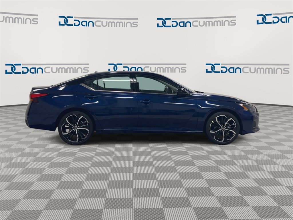 Used 2023 Nissan Altima 2.5 SR image 9