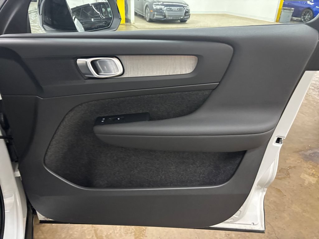 Certified 2024 Volvo XC40 B5 Plus w/ Climate Package AWD/4WD image 18