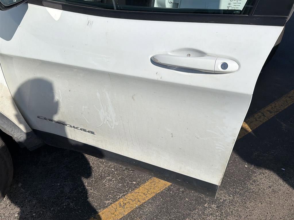 Used 2020 Jeep Cherokee Latitude w/ Cold Weather Group image 3