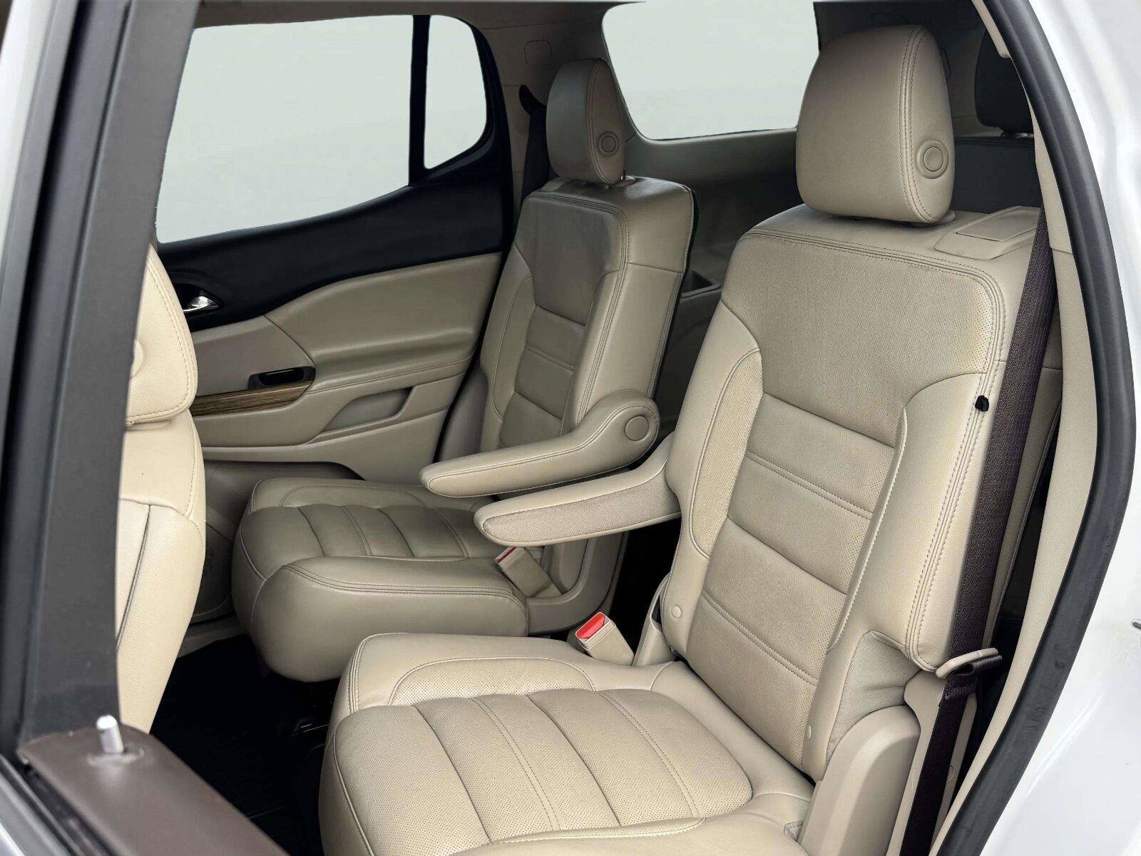 Used 2019 GMC Acadia Denali w/ Technology Package AWD/4WD image 32