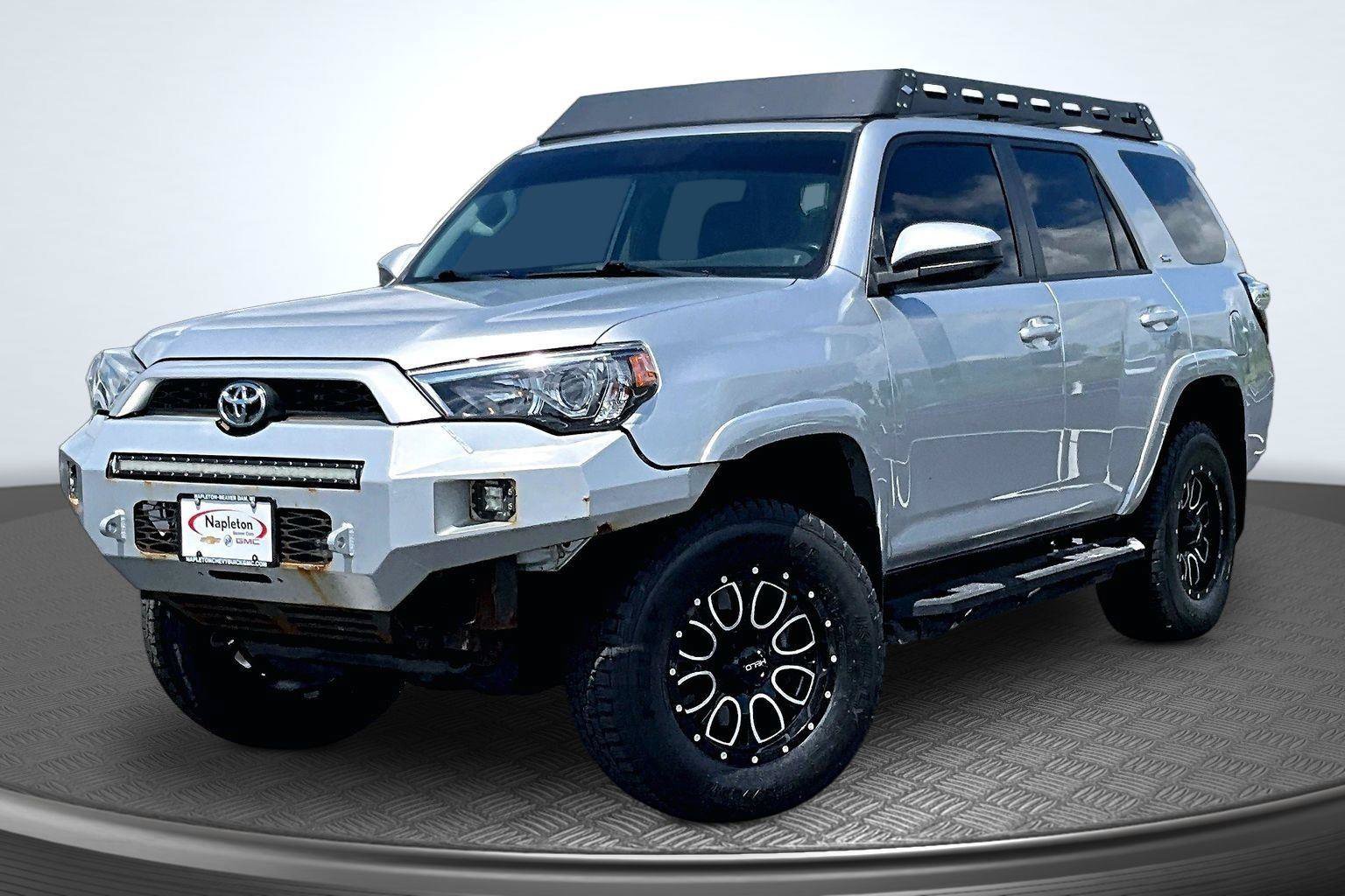 Used 2018 Toyota 4Runner SR5 AWD/4WD image 1