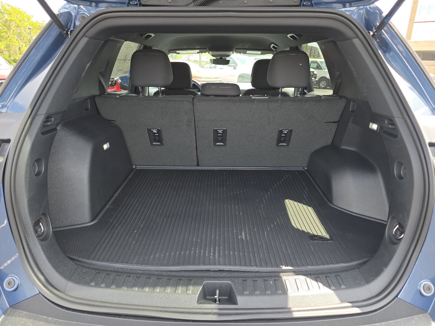 New 2026 Chevrolet Equinox LT w/ Safety and Technology Package FWD image 11