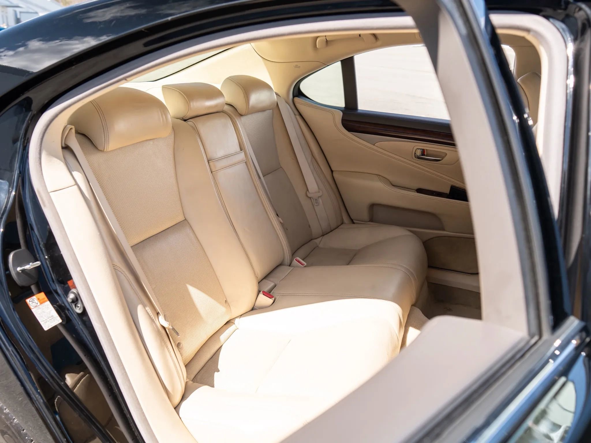 Used 2016 Lexus LS 460 AWD w/ Comfort Package image 22