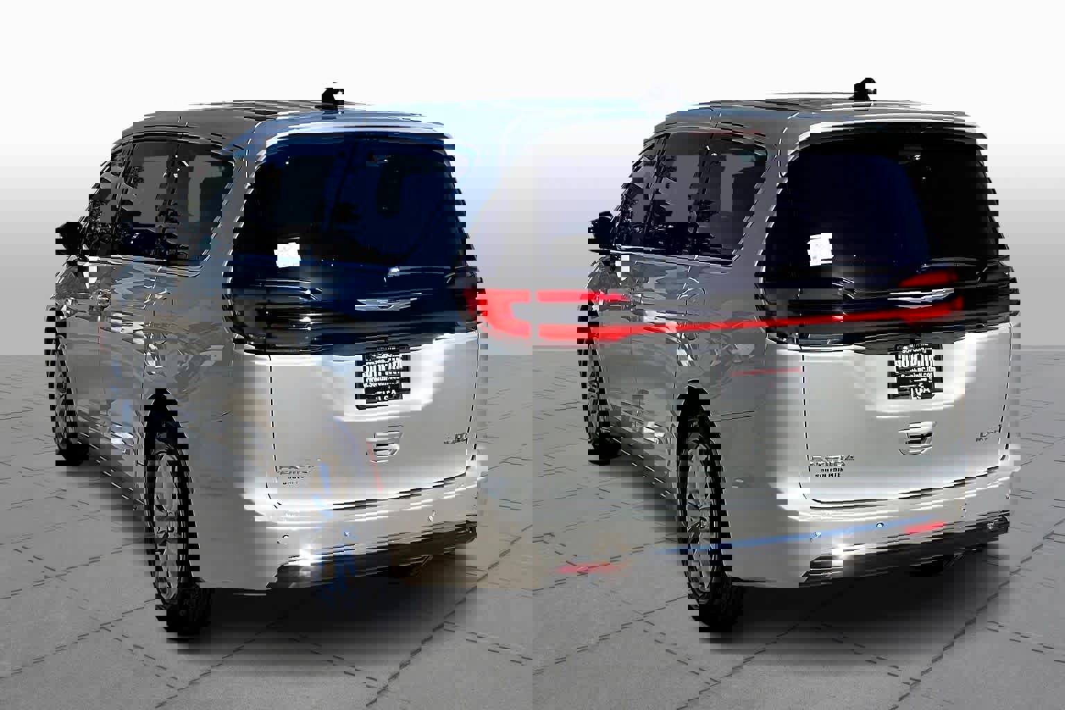 New 2026 Chrysler Pacifica Limited image 12