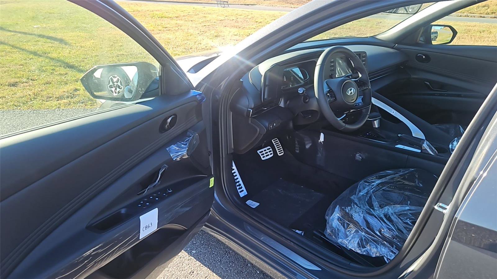 New 2025 Hyundai Elantra Sport image 9