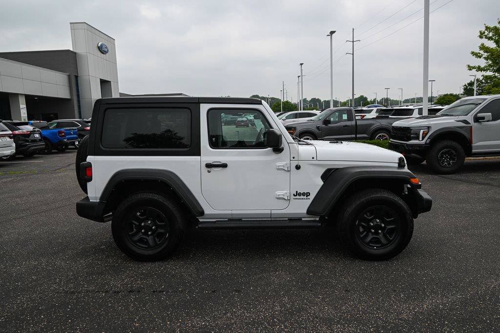 Used 2022 Jeep Wrangler Sport AWD/4WD image 3