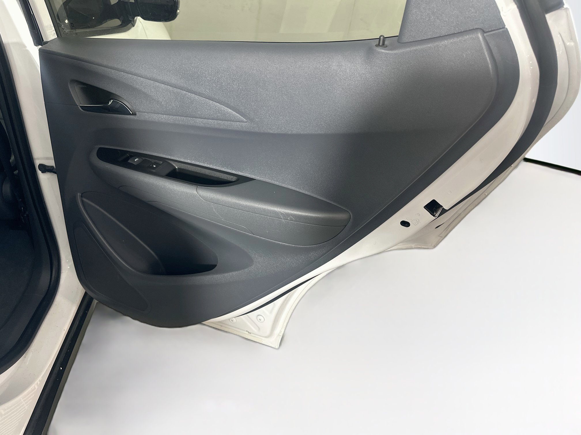 Used 2019 Chevrolet Bolt Premier w/ Infotainment Package FWD image 28