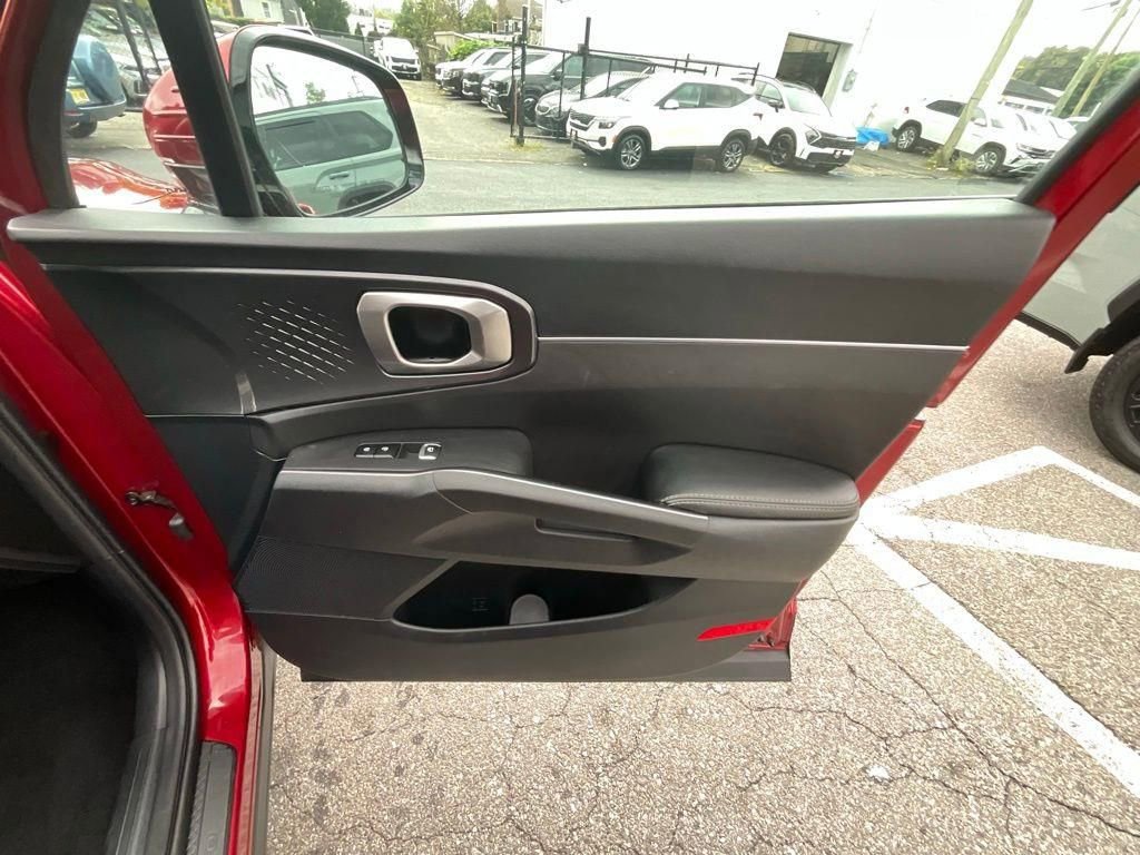 Used 2023 Kia Sorento LX image 34
