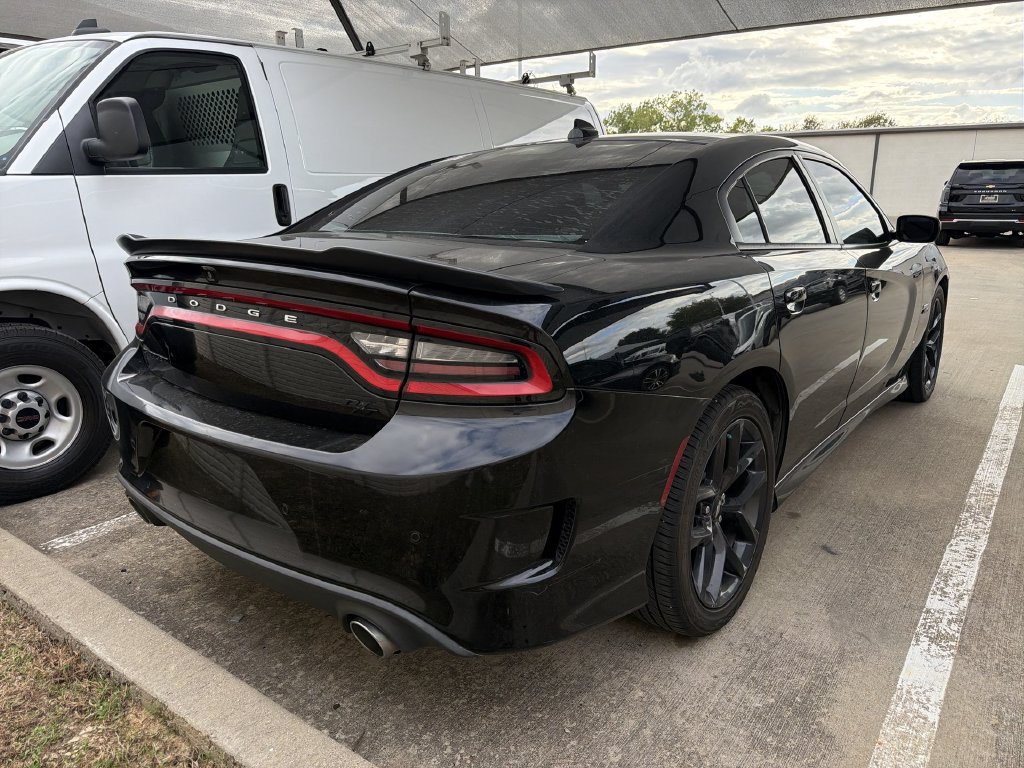 Used 2019 Dodge Charger R/T w/ Blacktop Package RWD image 2