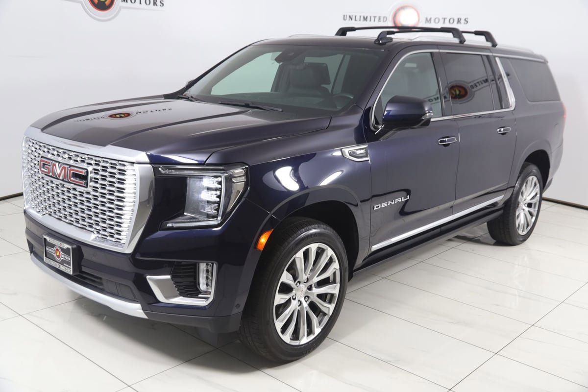 Used 2023 GMC Yukon XL Denali w/ Advanced Technology Package AWD/4WD image 25