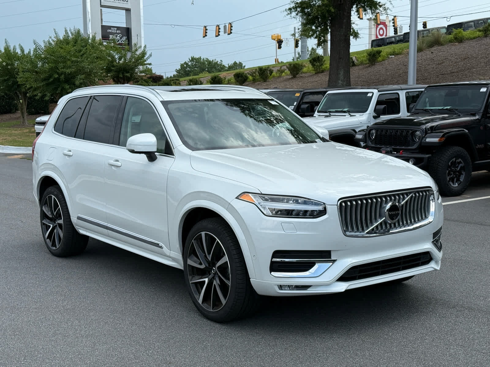 Used 2025 Volvo XC90 B5 Plus w/ Protection Package Premier AWD/4WD image 7