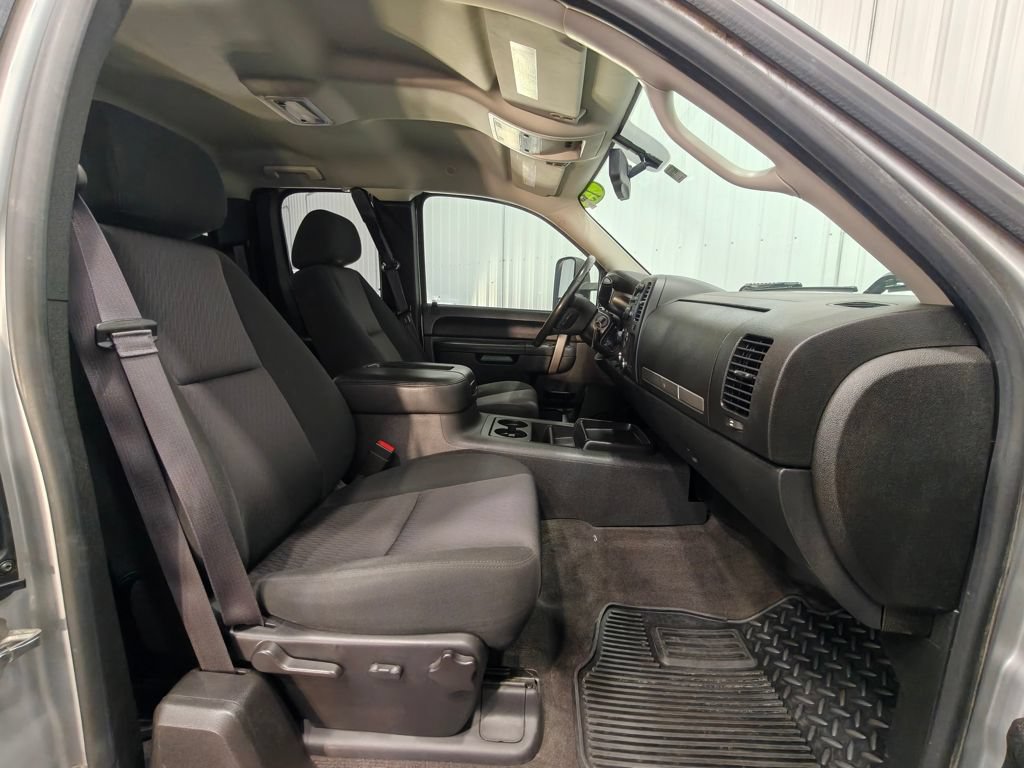 Used 2013 Chevrolet Silverado 2500 LT w/ Interior Plus Package AWD/4WD image 28