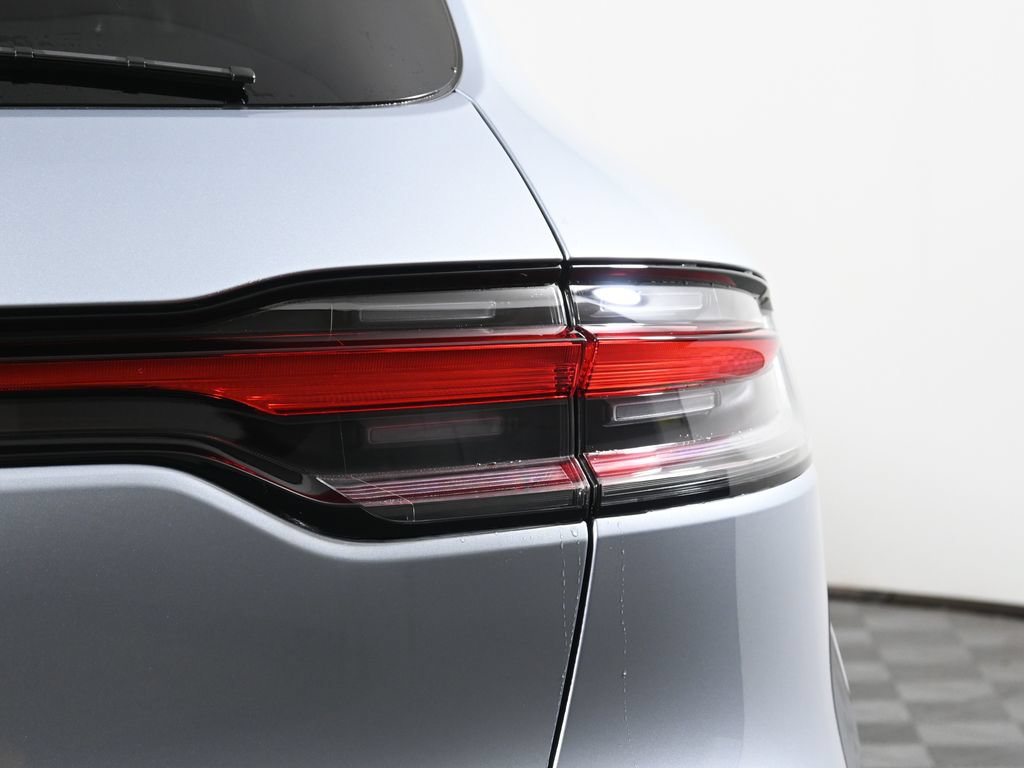 Used 2026 Porsche Macan AWD/4WD image 13