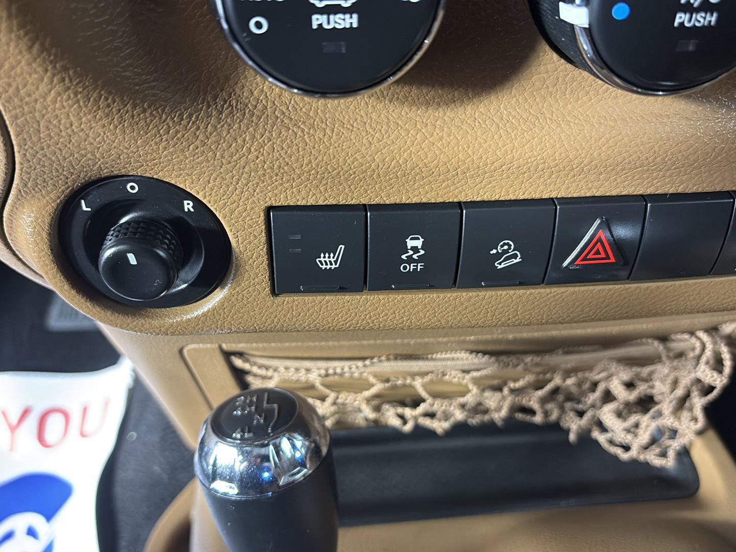Used 2015 Jeep Wrangler Unlimited Sahara w/ Connectivity Group image 28