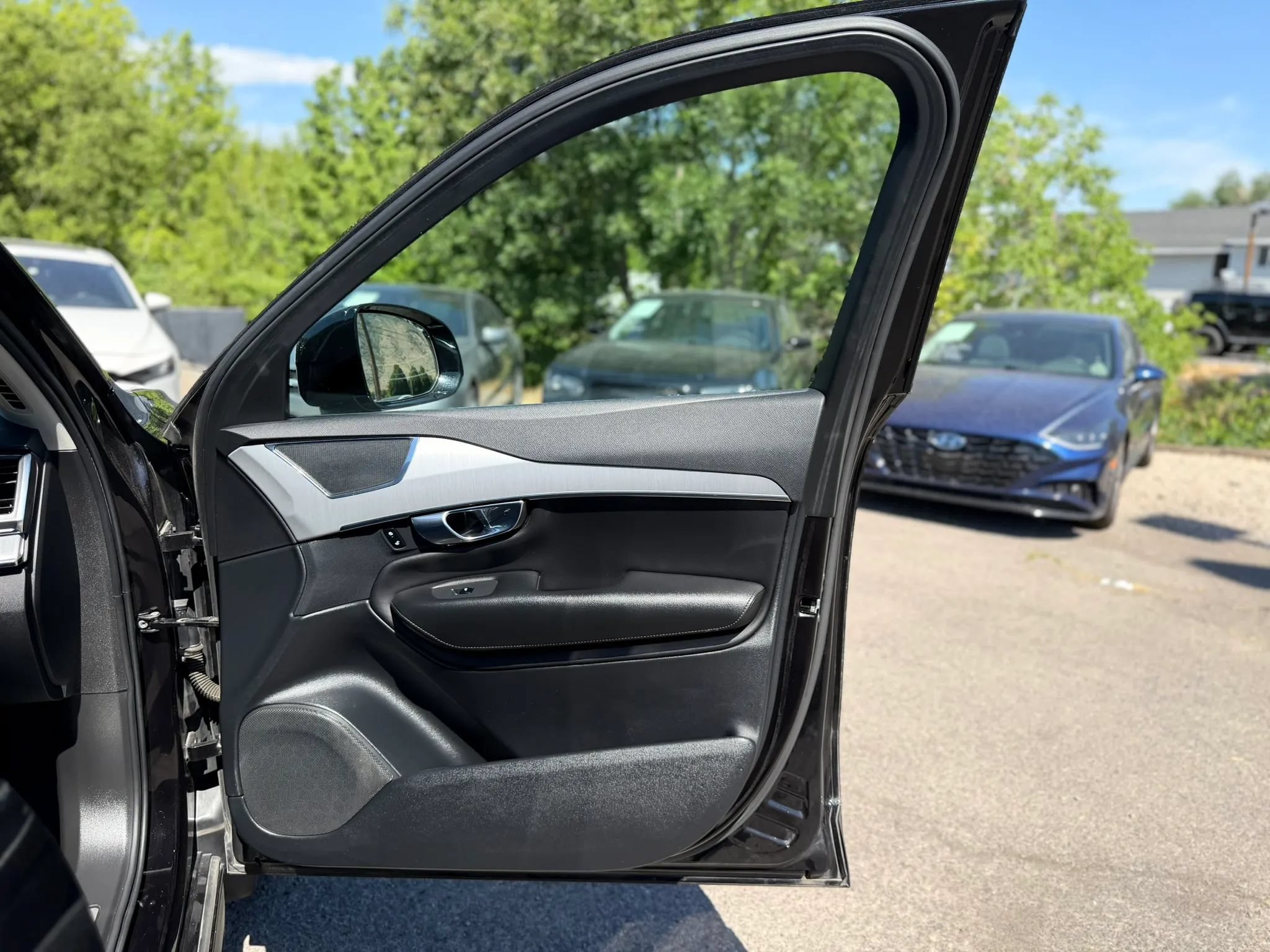Used 2021 Volvo XC90 T5 Momentum w/ Protection Package Premier AWD/4WD image 8
