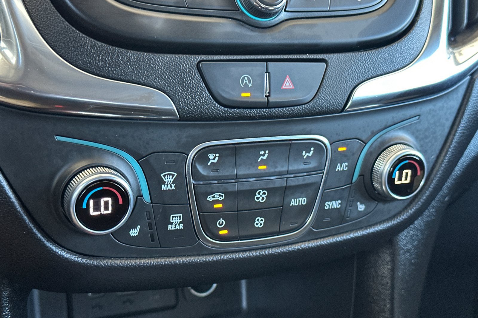 Used 2024 Chevrolet Equinox LT FWD image 20