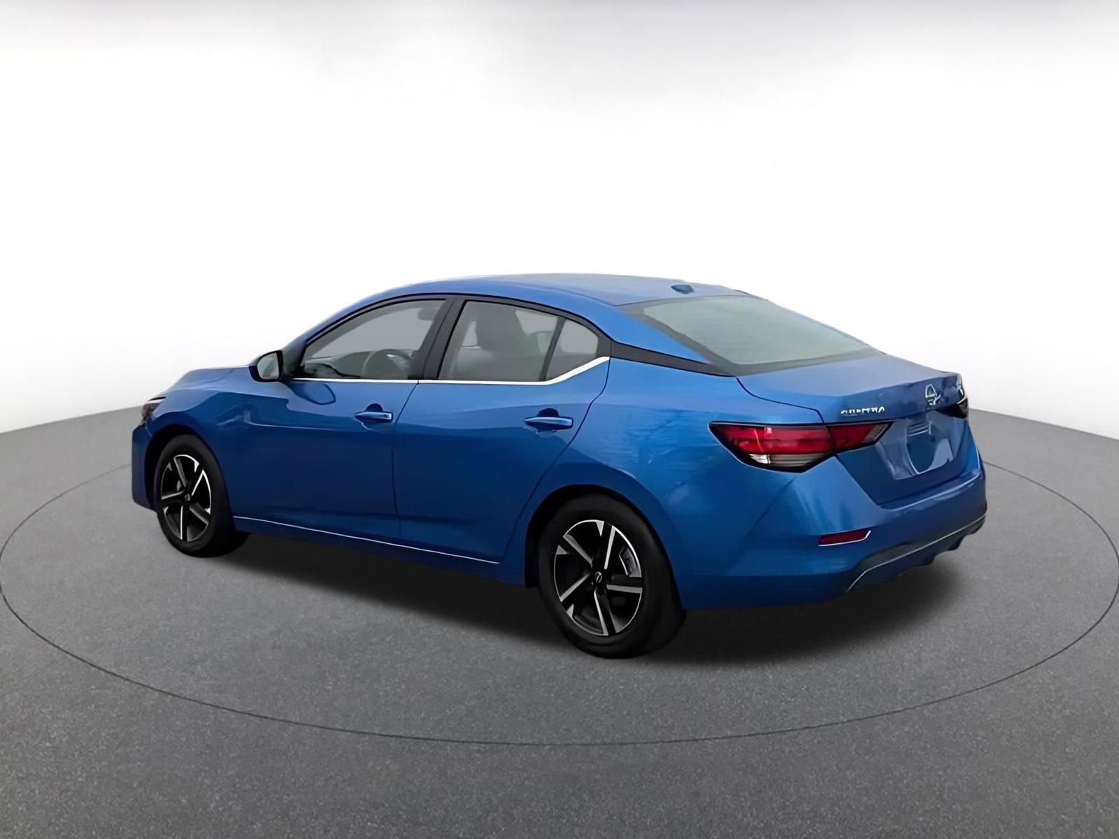 Used 2025 Nissan Sentra SV image 4