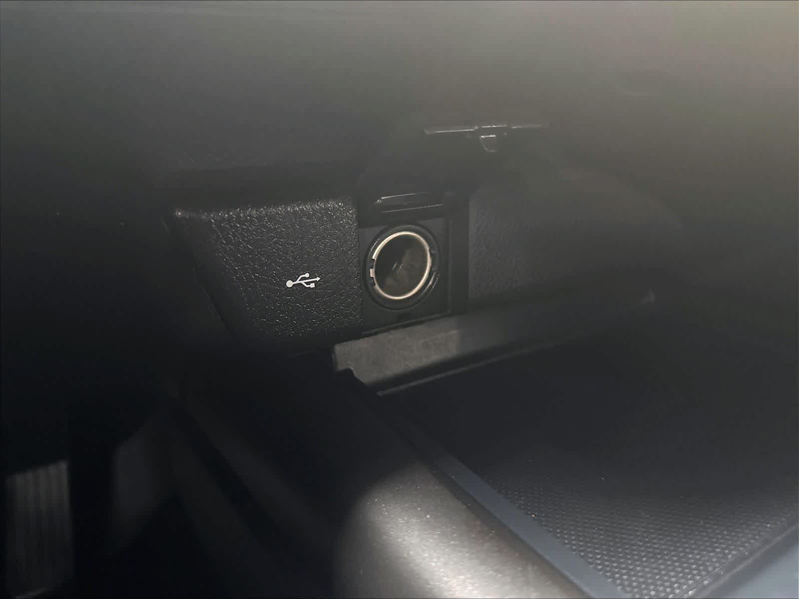 Used 2022 Toyota Camry SE w/ Convenience Package FWD image 18