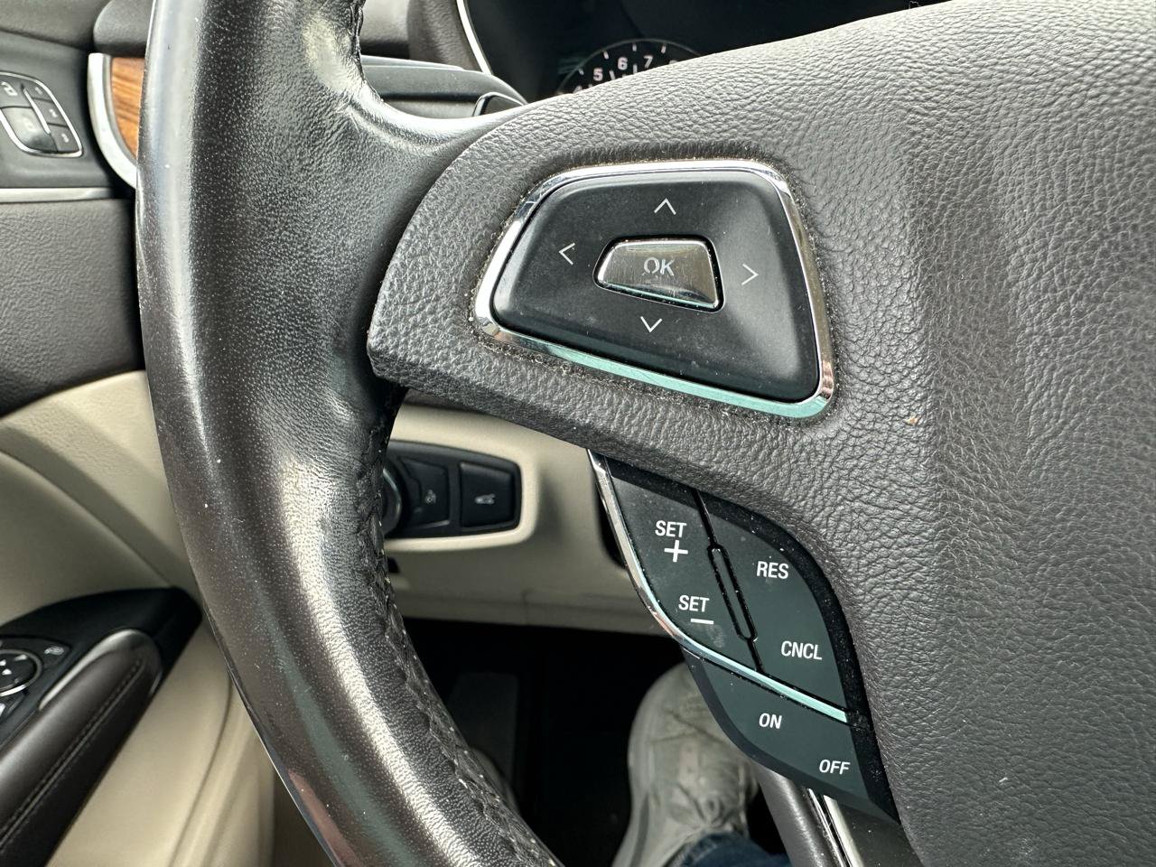 Used 2019 Lincoln MKC Select w/ Select Plus Package FWD image 12