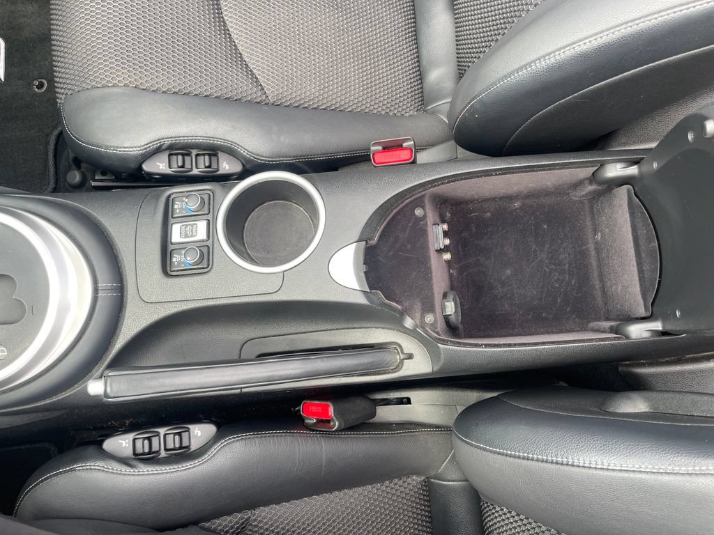 Used 2017 Nissan 370Z Touring RWD image 28