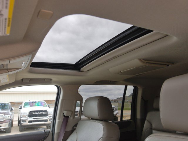 Used 2017 Chevrolet Suburban Premier AWD/4WD image 18