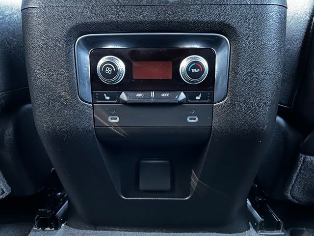 Used 2024 GMC Yukon SLT w/ SLT Luxury Package image 27