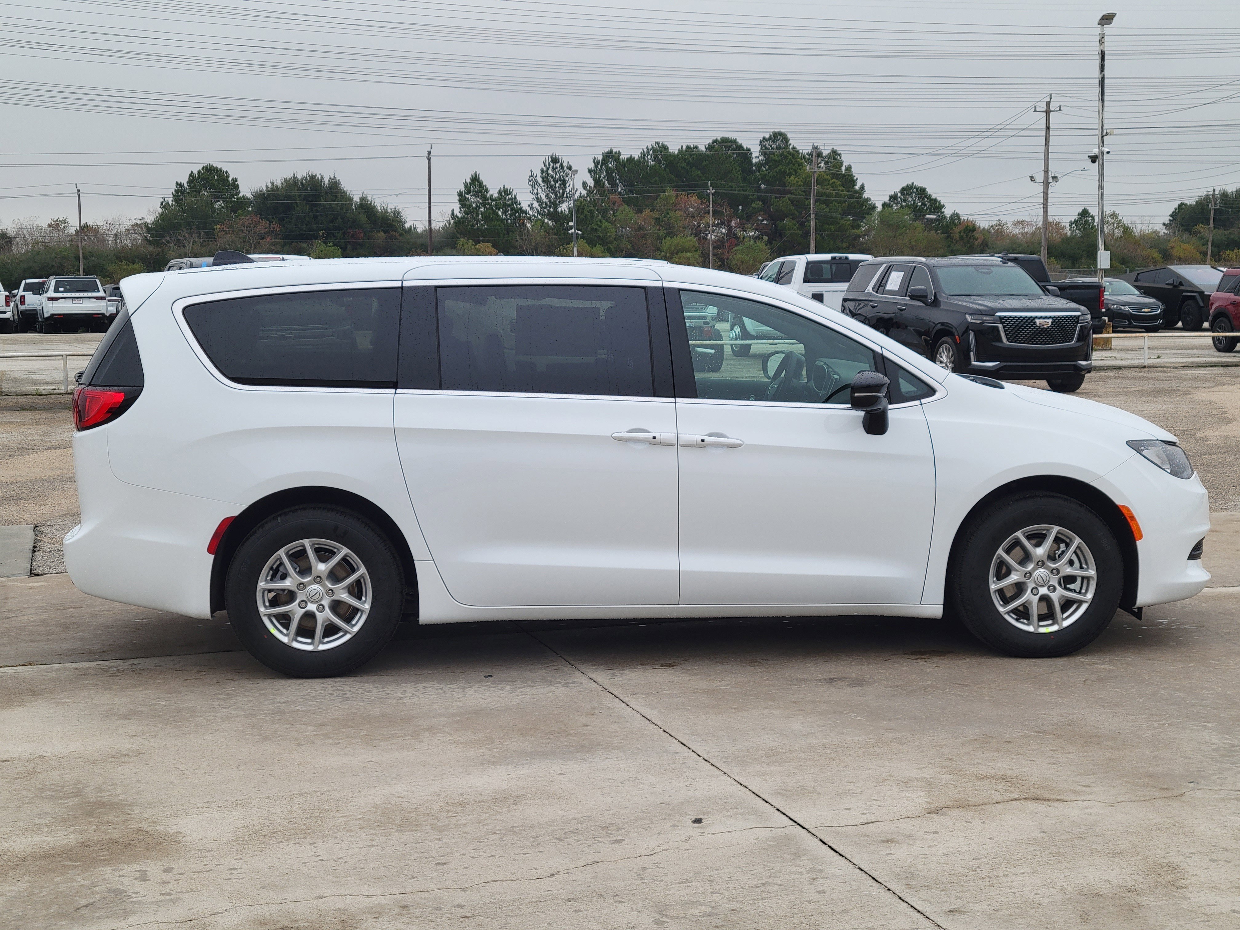 New 2026 Chrysler Voyager LX image 3
