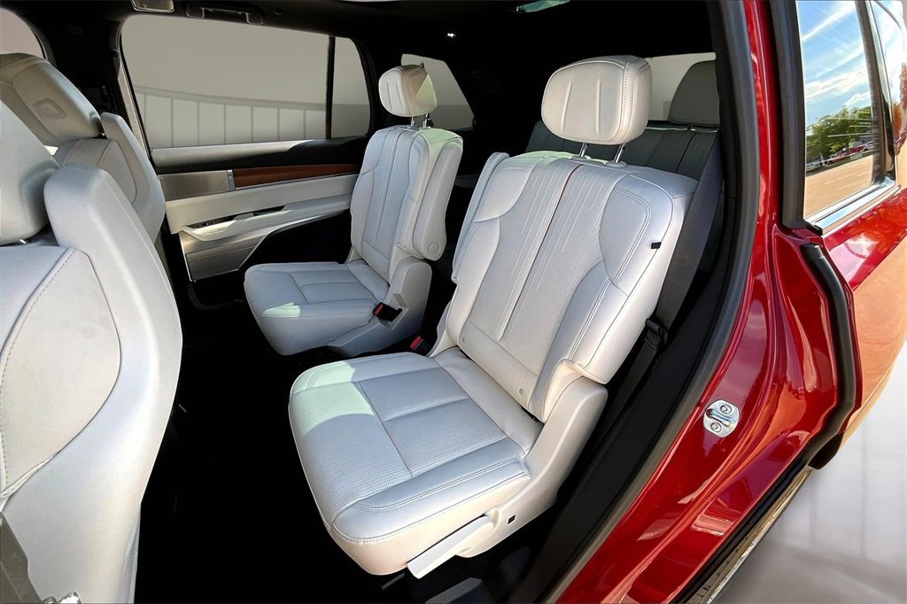 New 2026 Cadillac Vistiq Sport image 10