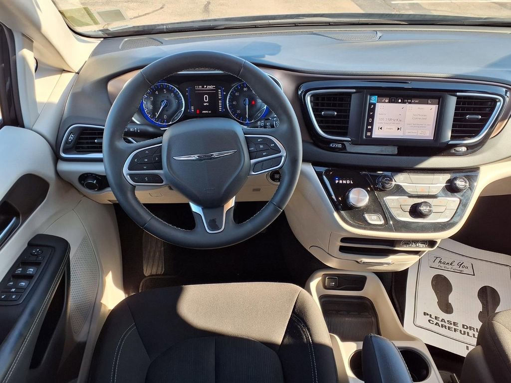 Used 2024 Chrysler Voyager LX image 9