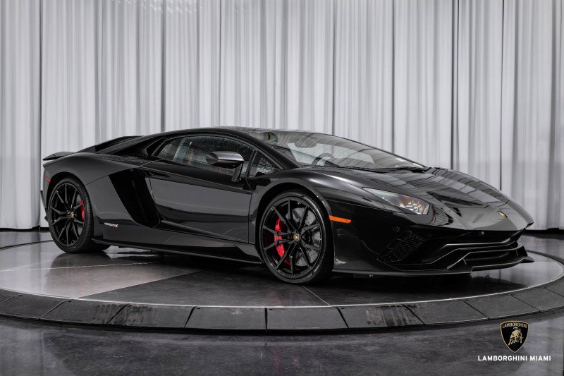 Used 2018 Lamborghini Aventador S image 2