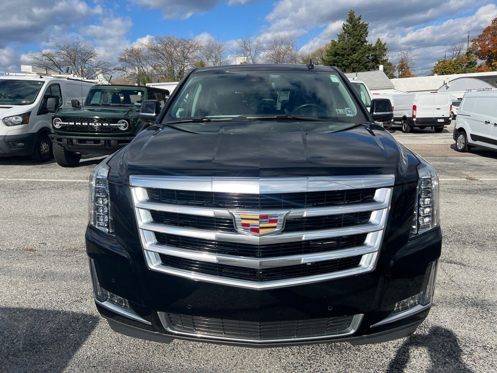 Used 2020 Cadillac Escalade Luxury image 2