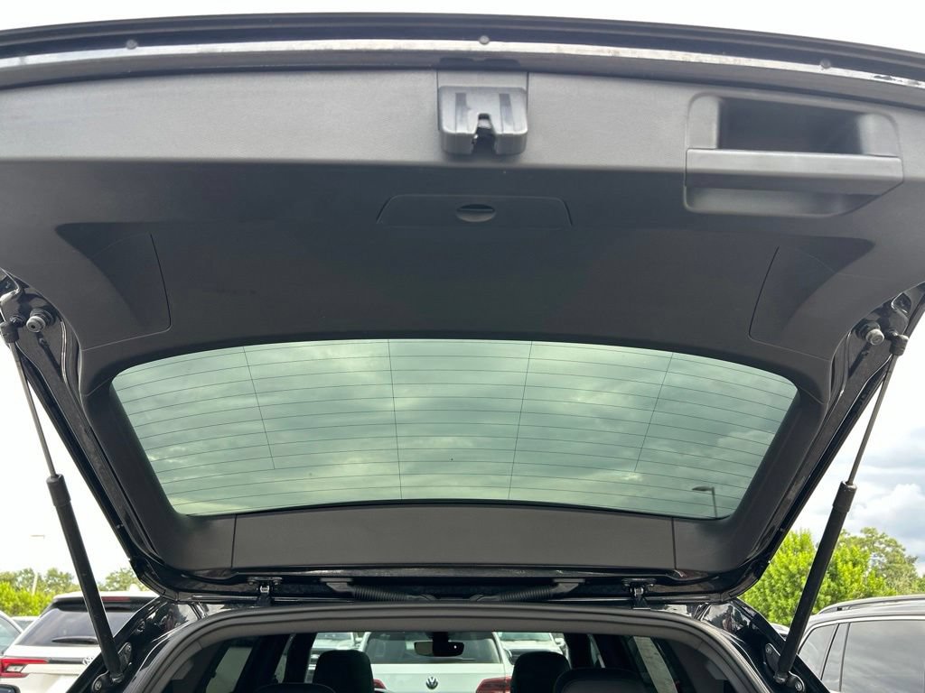 Certified 2023 Volkswagen Tiguan SE R-Line FWD image 53