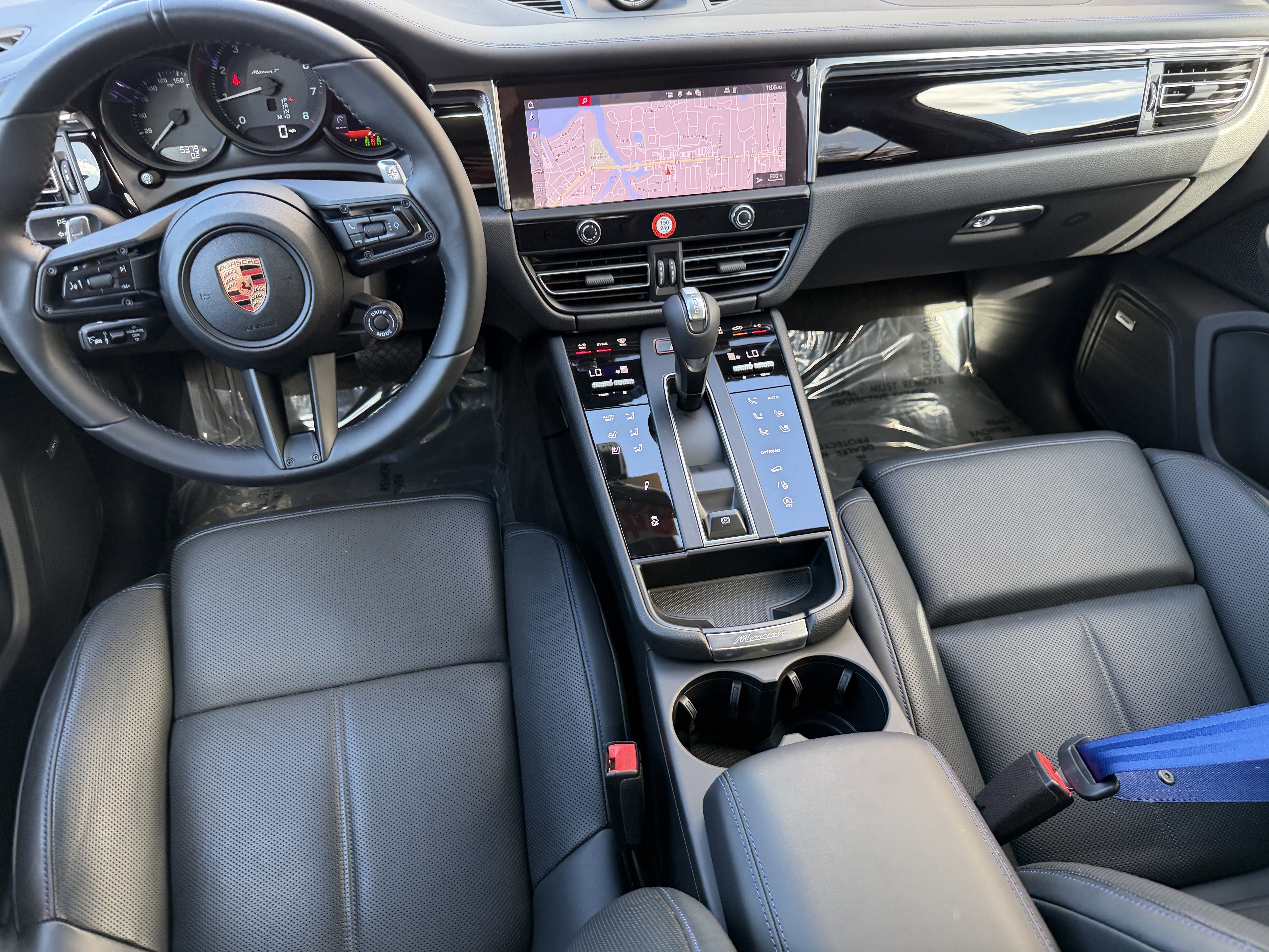 Certified 2025 Porsche Macan Turbo image 20