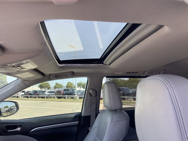 Used 2017 Toyota Highlander Limited FWD image 22