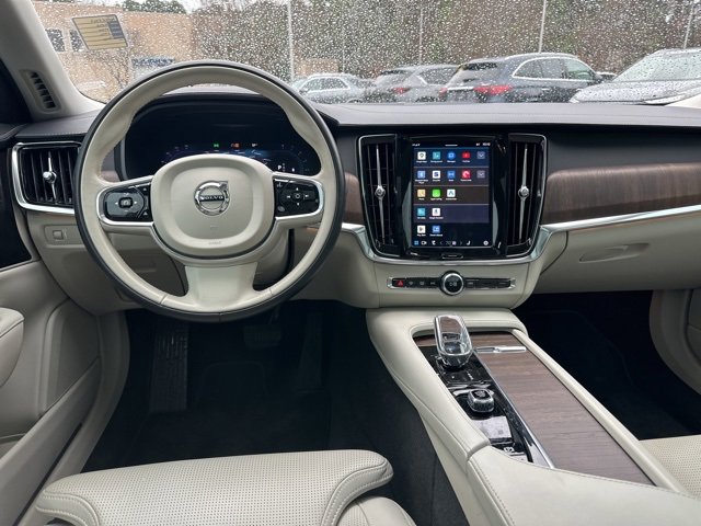 Used 2022 Volvo S90 B6 Inscription image 11