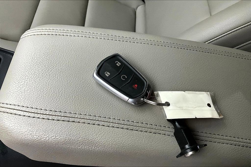 Used 2019 Cadillac XT4 Luxury w/ Cold Weather Package image 13