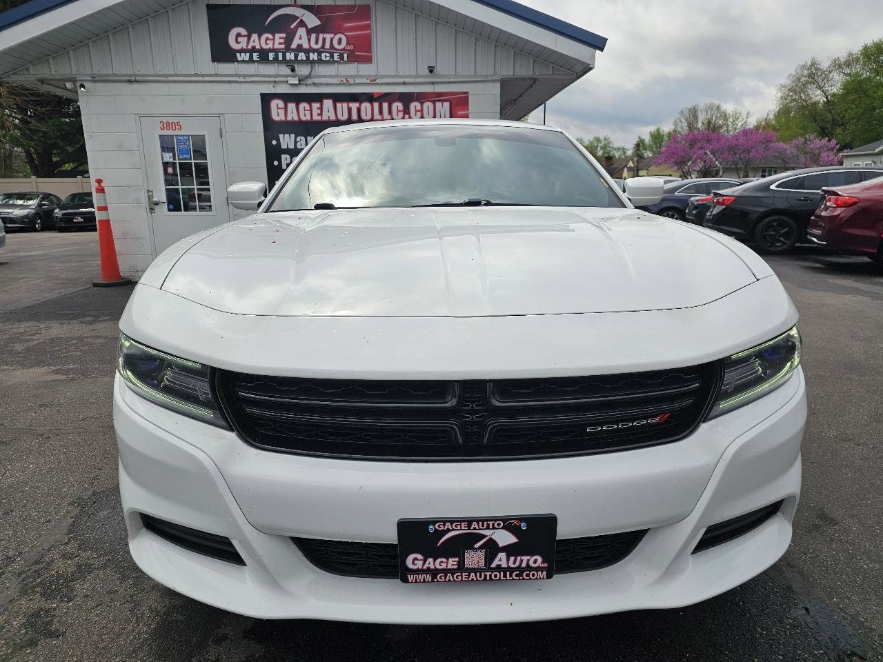 Used 2018 Dodge Charger SXT RWD image 3