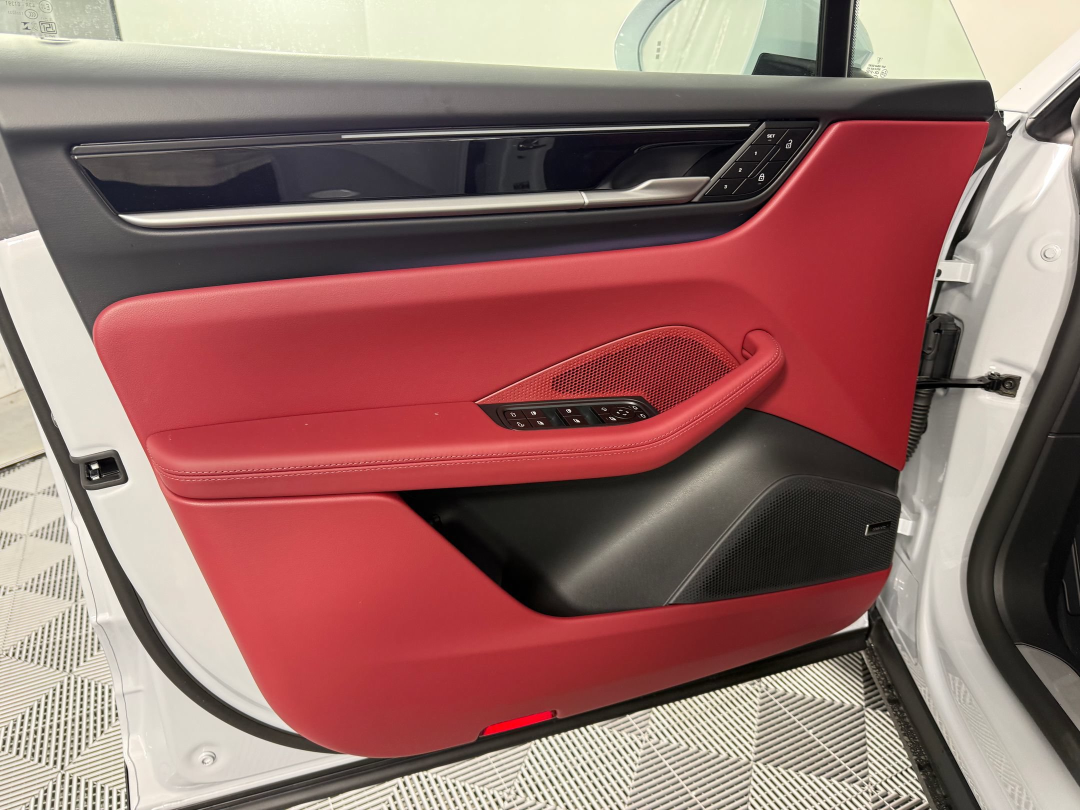 Certified 2026 Porsche Macan Electric RWD image 14