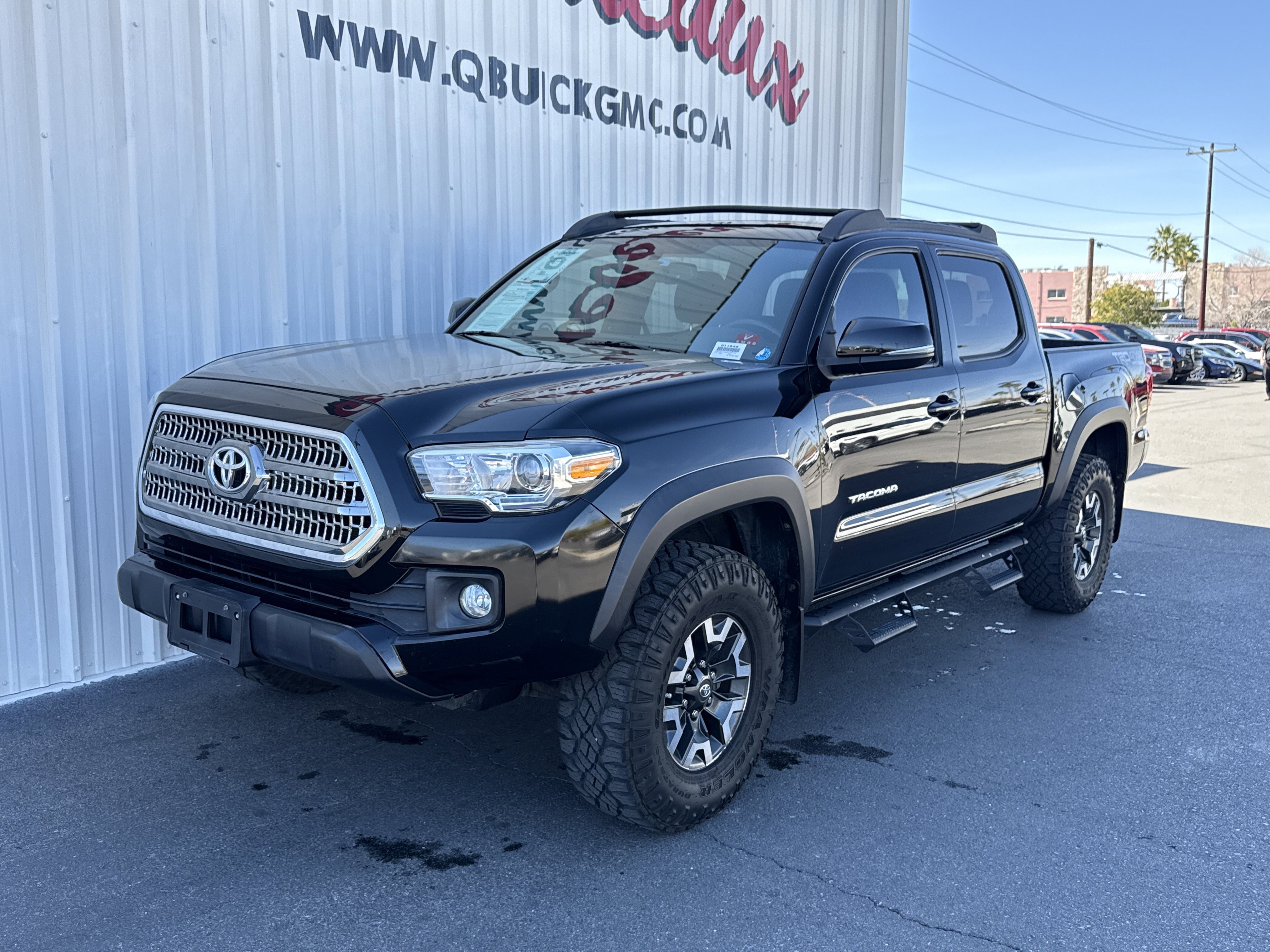 Used 2017 Toyota Tacoma TRD Off-Road w/ Tow Package (A/T) image 9
