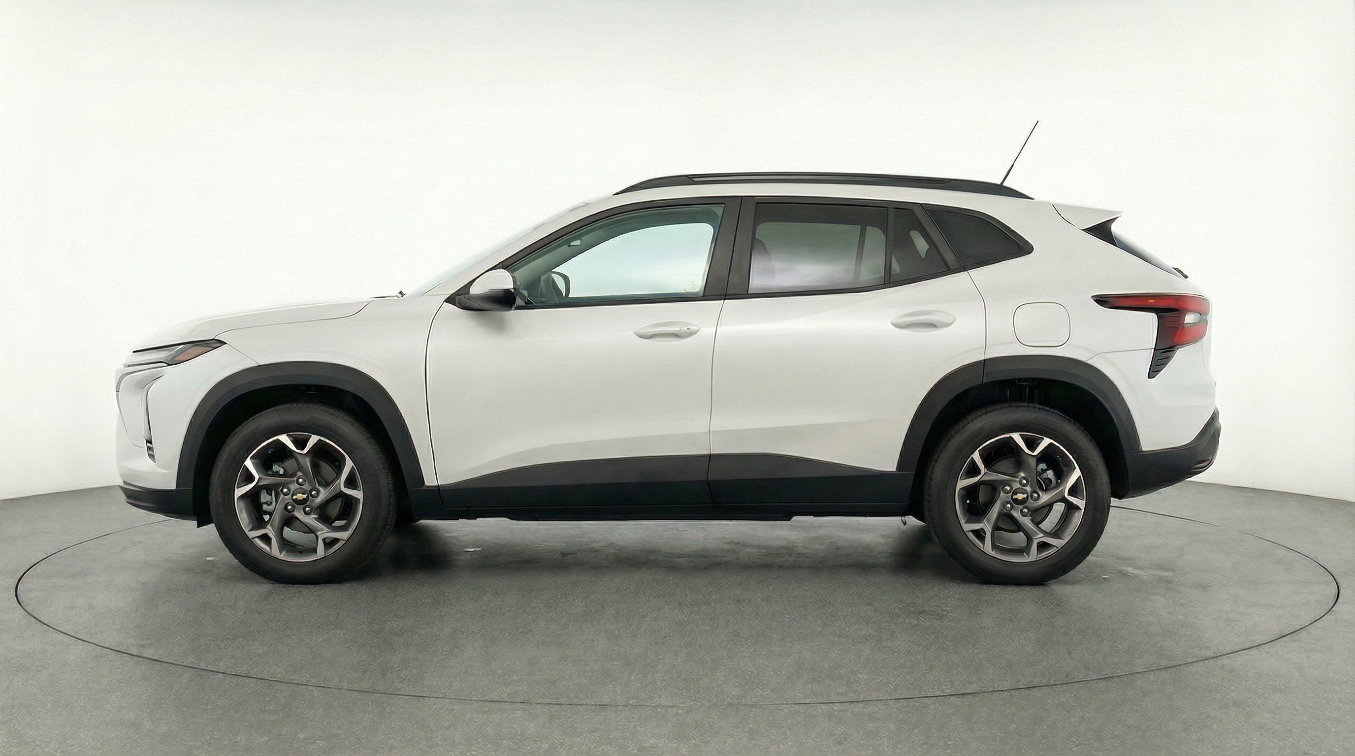 Used 2025 Chevrolet Trax LT w/ LT Convenience Package image 5