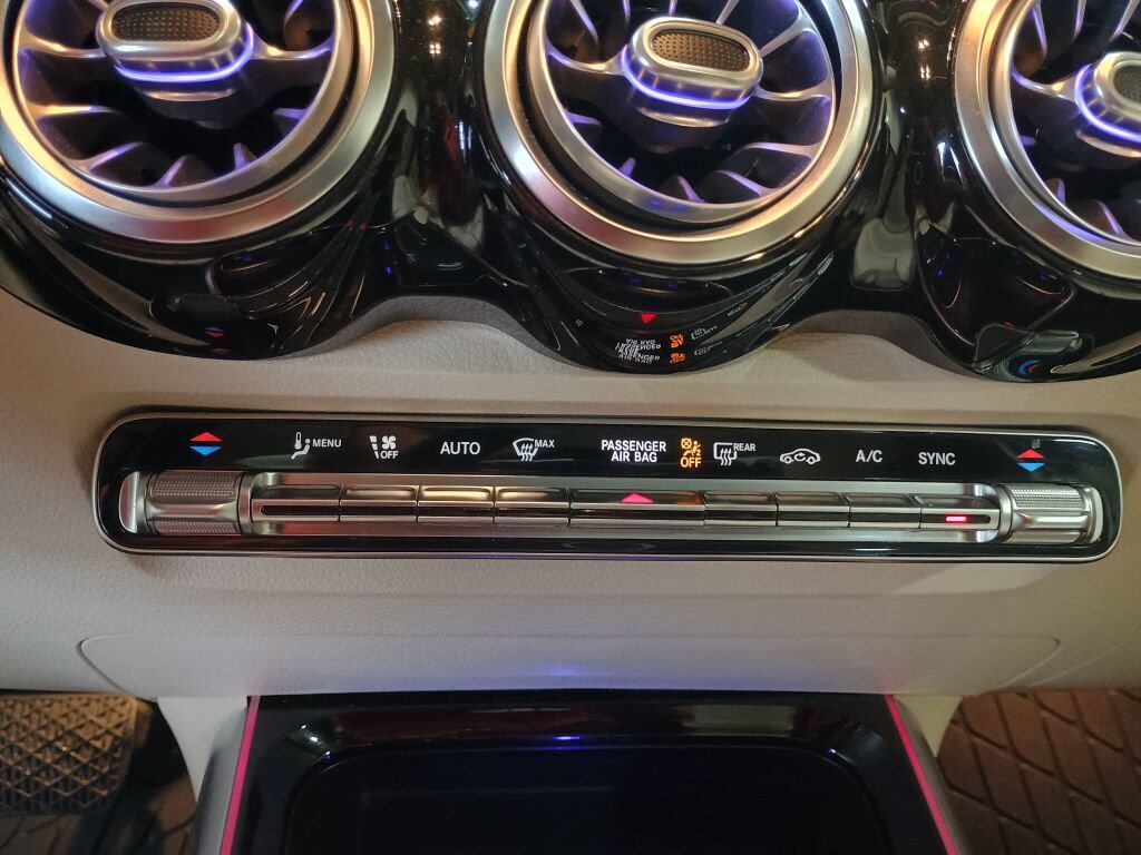 Used 2021 Mercedes-Benz GLB 250 4MATIC image 13