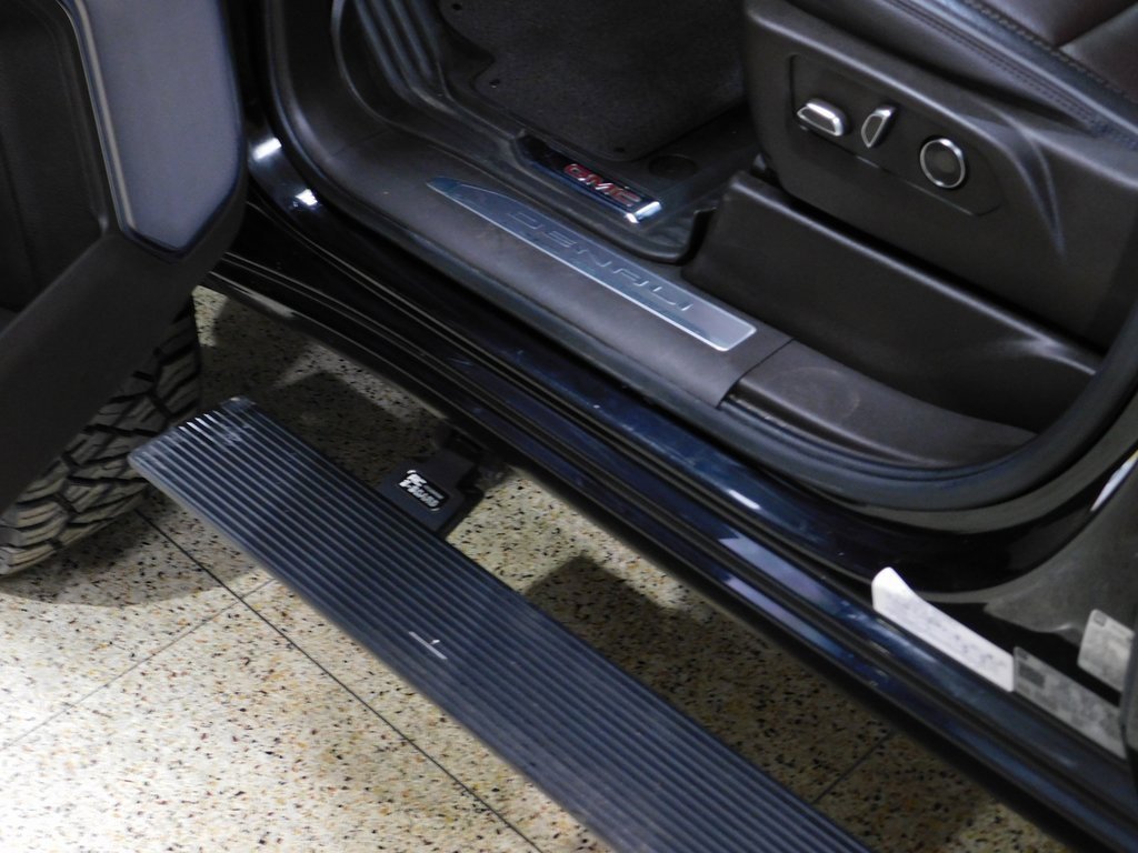 Used 2024 GMC Sierra 2500 Denali w/ Denali Reserve Package image 32