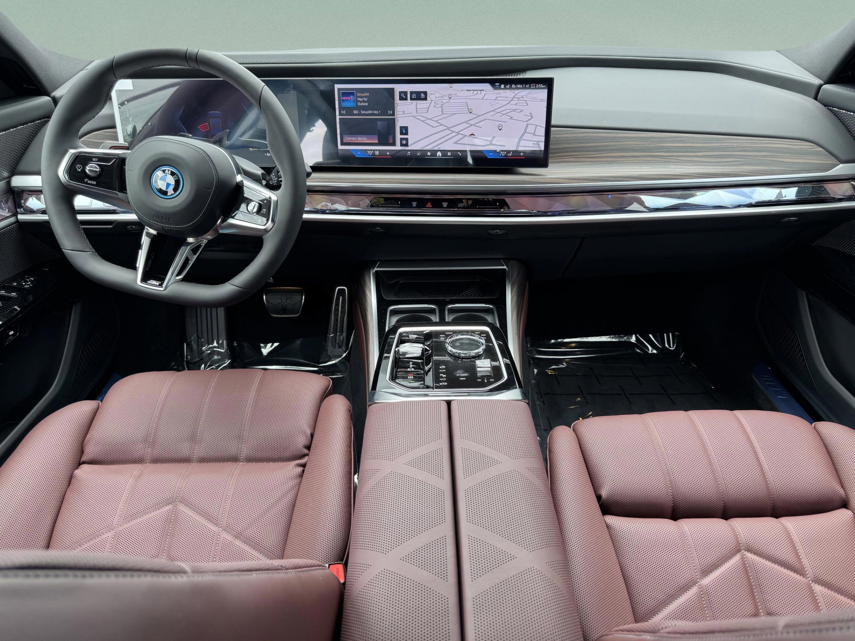 New 2025 BMW i7 xDrive60 w/ Premium Package image 9