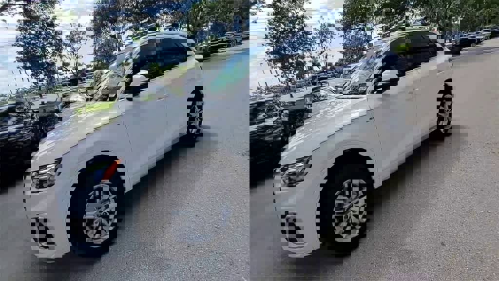 Used 2022 Audi Q5 2.0T Premium w/ Convenience Package image 4