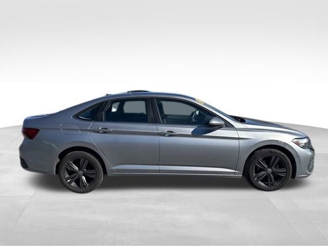 Used 2022 Volkswagen Jetta SE image 4