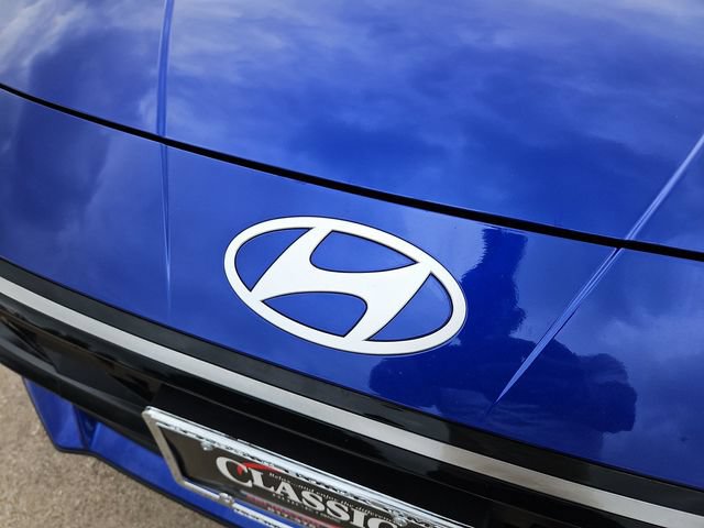 Used 2025 Hyundai Elantra Limited FWD image 29