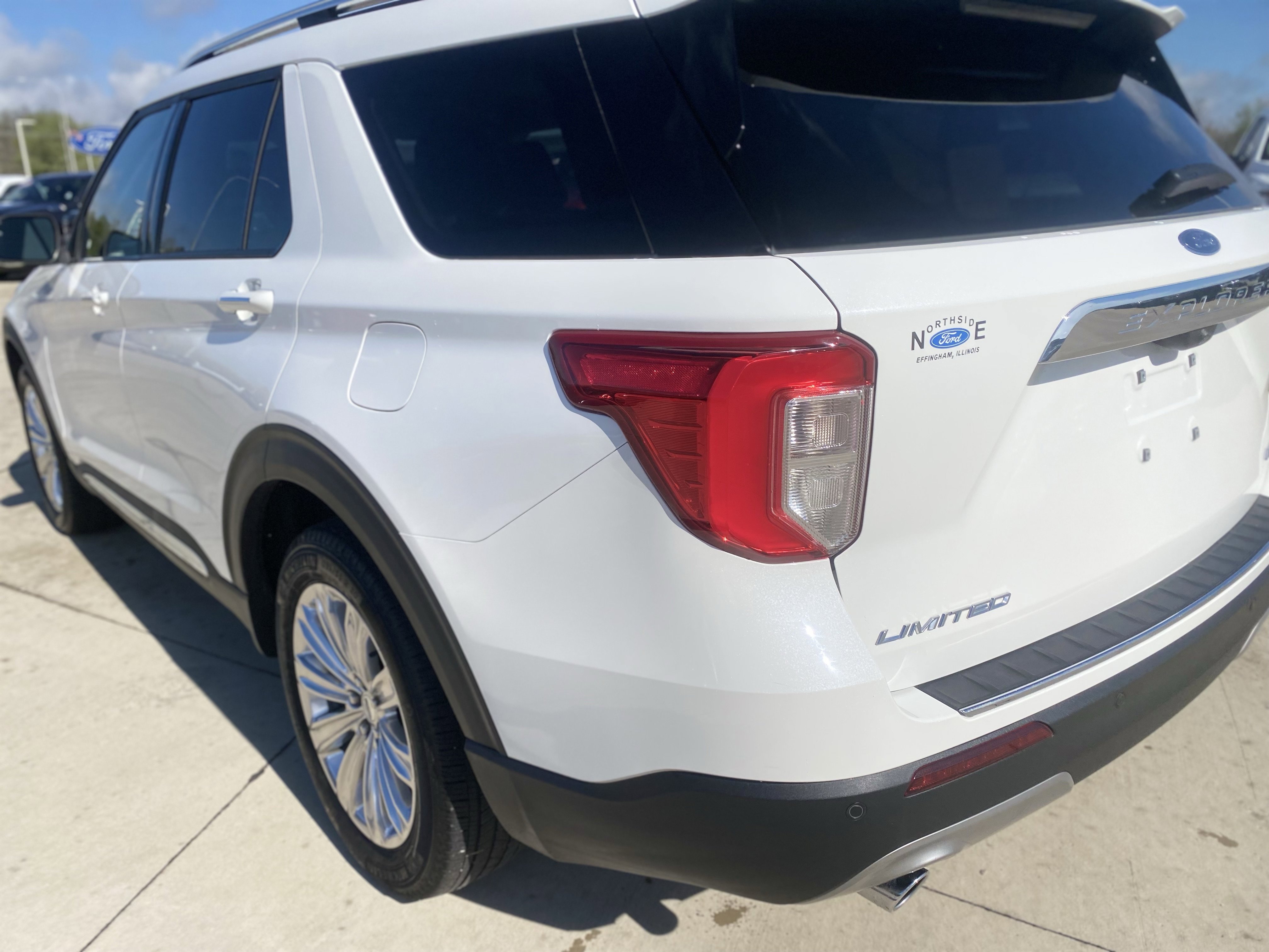 Used 2023 Ford Explorer Limited w/ Equipment Group 301A AWD/4WD image 8