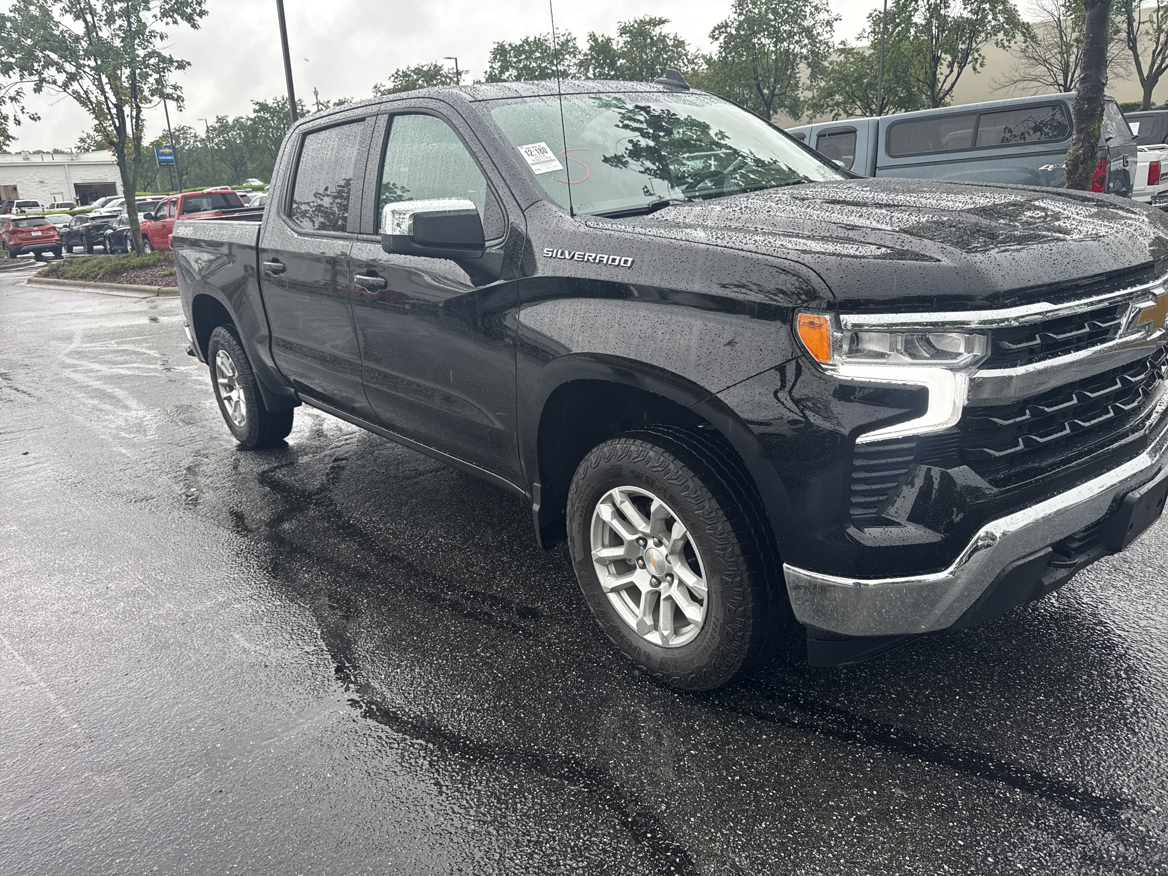 Used 2024 Chevrolet Silverado 1500 LT AWD/4WD image 2